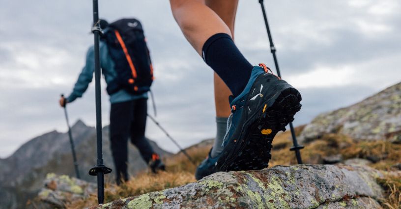 Podeszwa butów trekkingowych Salewa na kamieniu
