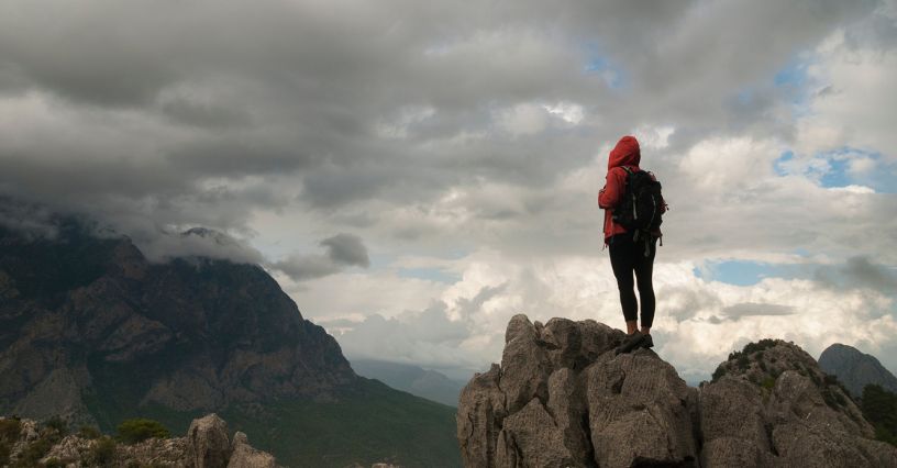 Dlaczego warto wybrać przeciwdeszczowe kurtki Patagonia? Poznaj technologie i najnowsze propozycje