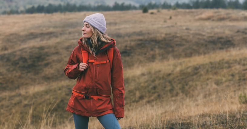 Jaka kurtka na jesień w góry? Softshell, hardshell, puch czy syntetyk?
