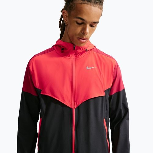 Kurtka do biegania męska Nike Impossibly Light Windrunner black/light crimson/tough red