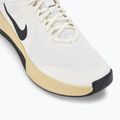 Buty treningowe męskie Nike MC Trainer 3 sail/ team gold/ white/ black 7