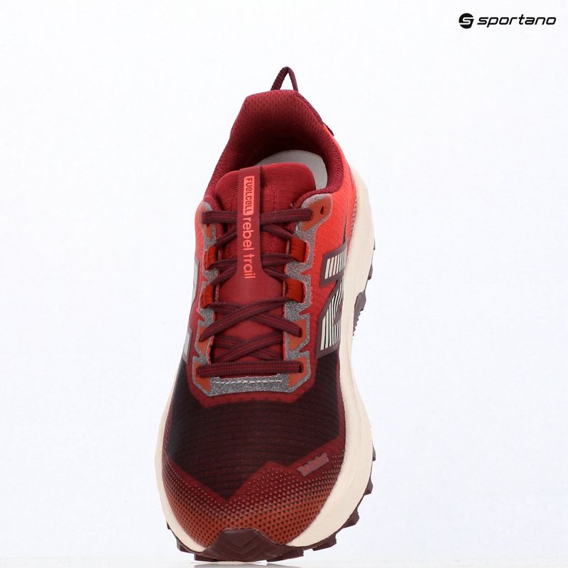 Buty do biegania damskie New Balance Rebel V1 podium red/neo flame 17