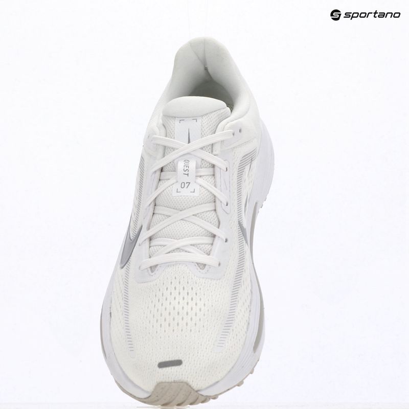 Buty do biegania męskie Nike Quest 7 white/vast grey/vast grey/wolf grey 17