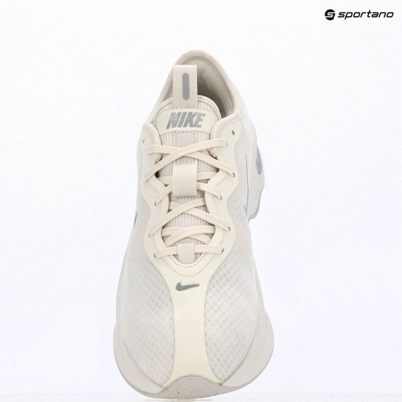 Buty damskie Nike Motiva 2 summit white/phantom/metallic silver 19