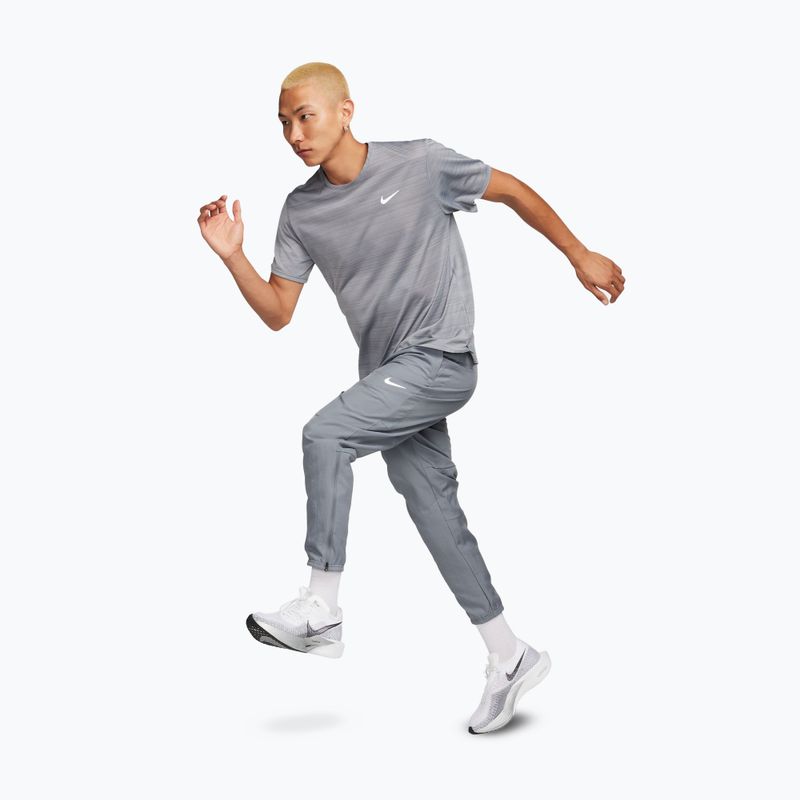 Spodnie męskie Nike Dri-Fit Challenger Woven smoke grey/black 2