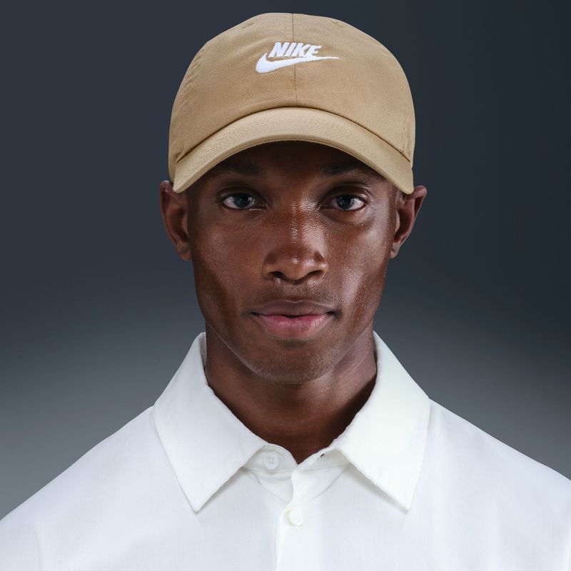 Czapka z daszkiem Nike Club Unstructured Futura Wash parachute beige/white 9