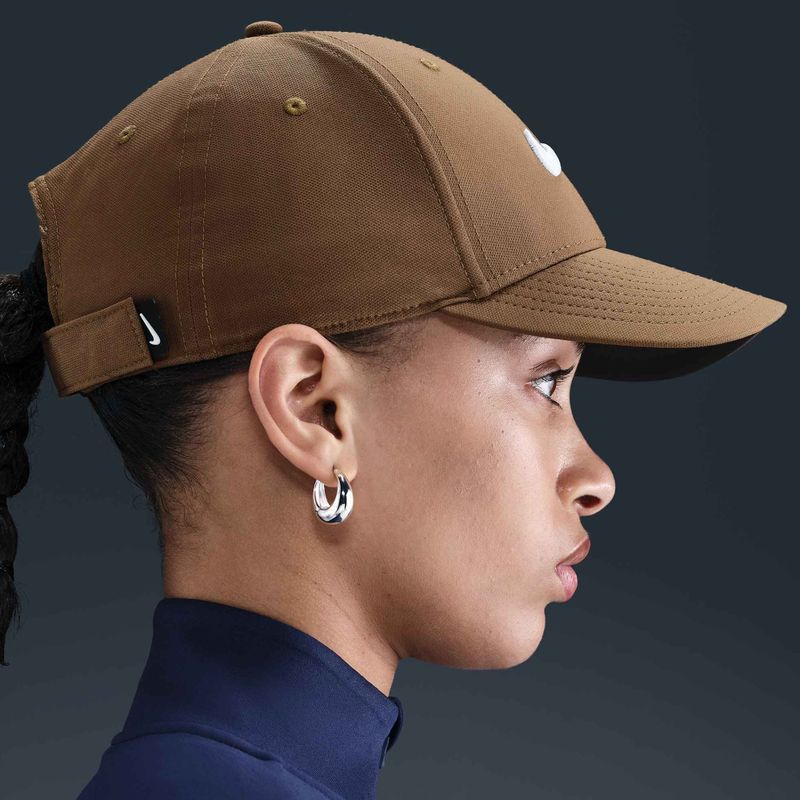Czapka z daszkiem Nike Dri-FIT Club mosswood brown/white 10