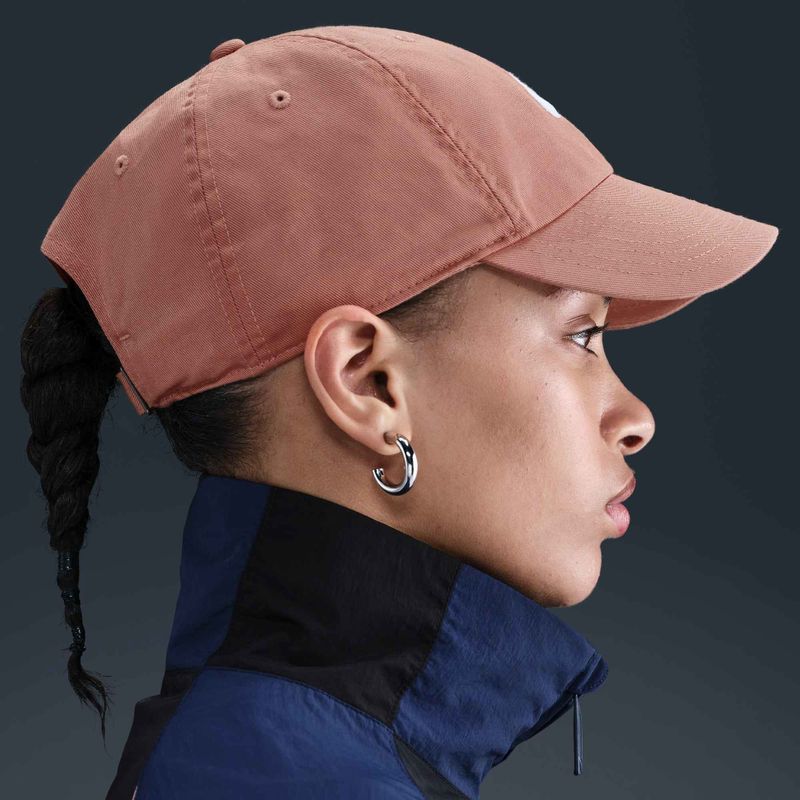 Czapka z daszkiem Nike Club Unstructured Futura Wash rose gold/white 12