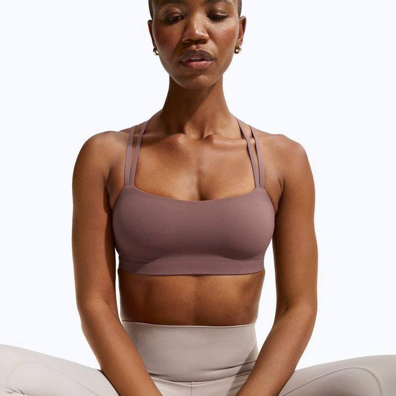 Biustonosz treningowy Nike Zenvy Strappy Light-Support tottoo/white 5