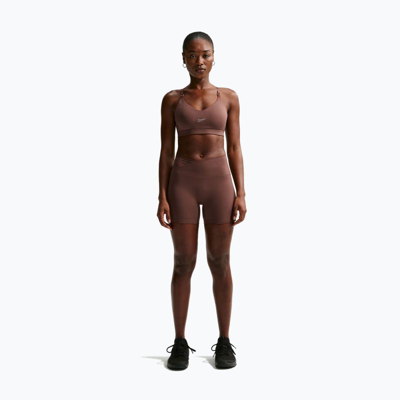 Biustonosz treningowy Nike Indy Padded Gloss light chocolate 2