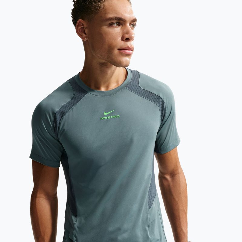 Koszulka treningowa męska Nike Pro Training Dri-Fit mineral slate/faded spruce/green strike 5