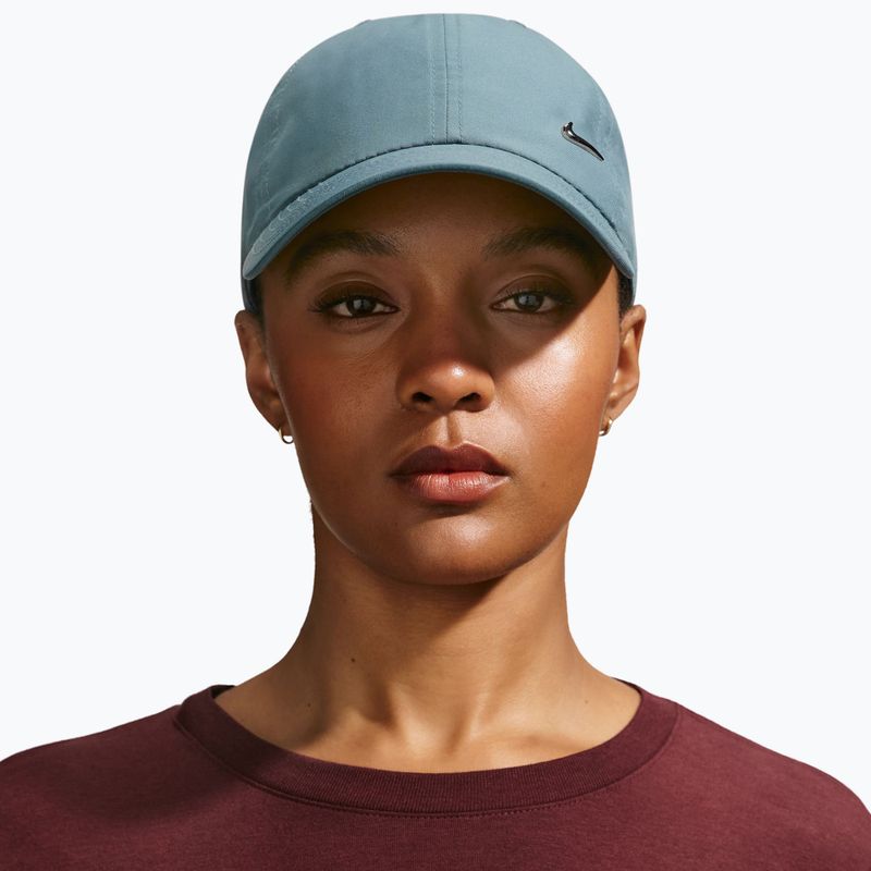 Czapka z daszkiem Nike Dri-Fit Club Unstructured Metal Swoosh Mineral slate/metallic silver 3