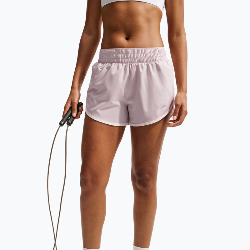 Spodenki treningowe damskie Nike One Woven Brief-Lined platinum violet/sail 5