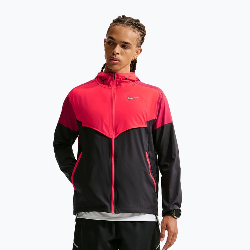 Kurtka do biegania męska Nike Impossibly Light Windrunner black/light crimson/tough red