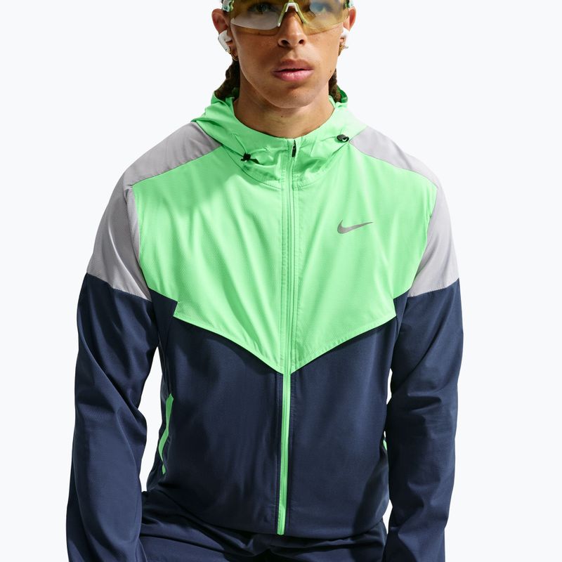 Kurtka do biegania męska Nike Impossibly Light Windrunner midnight navy/illusion green/wolf grey 4
