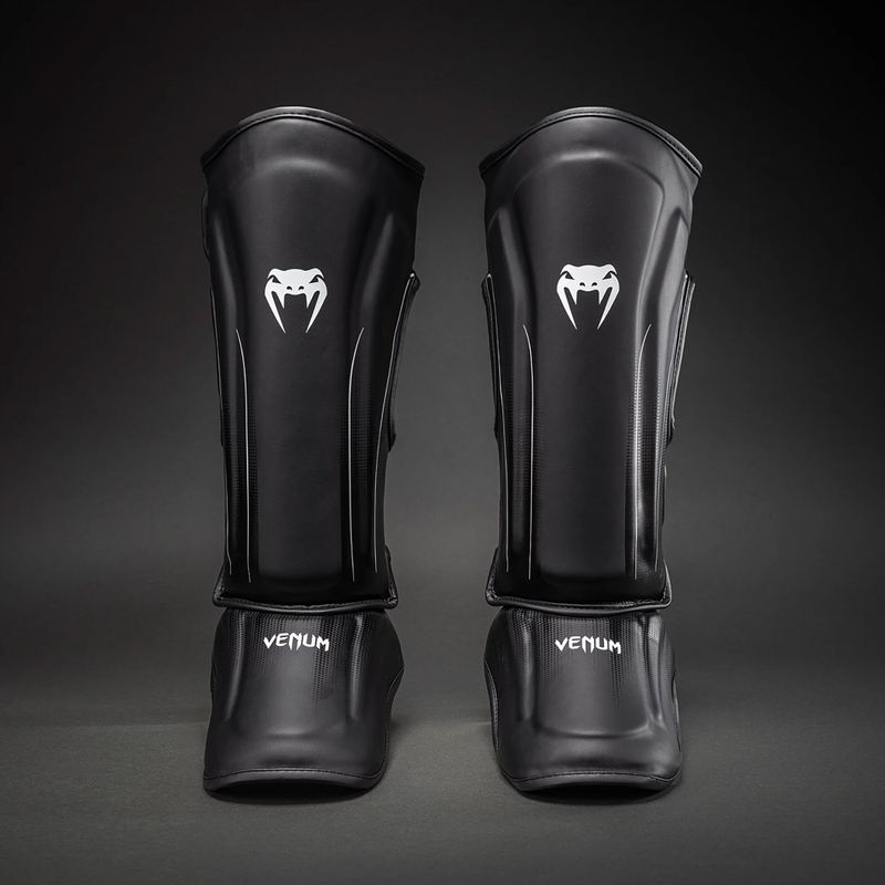 Ochraniacze piszczeli i stóp Venum Stealth Shin black/white 2