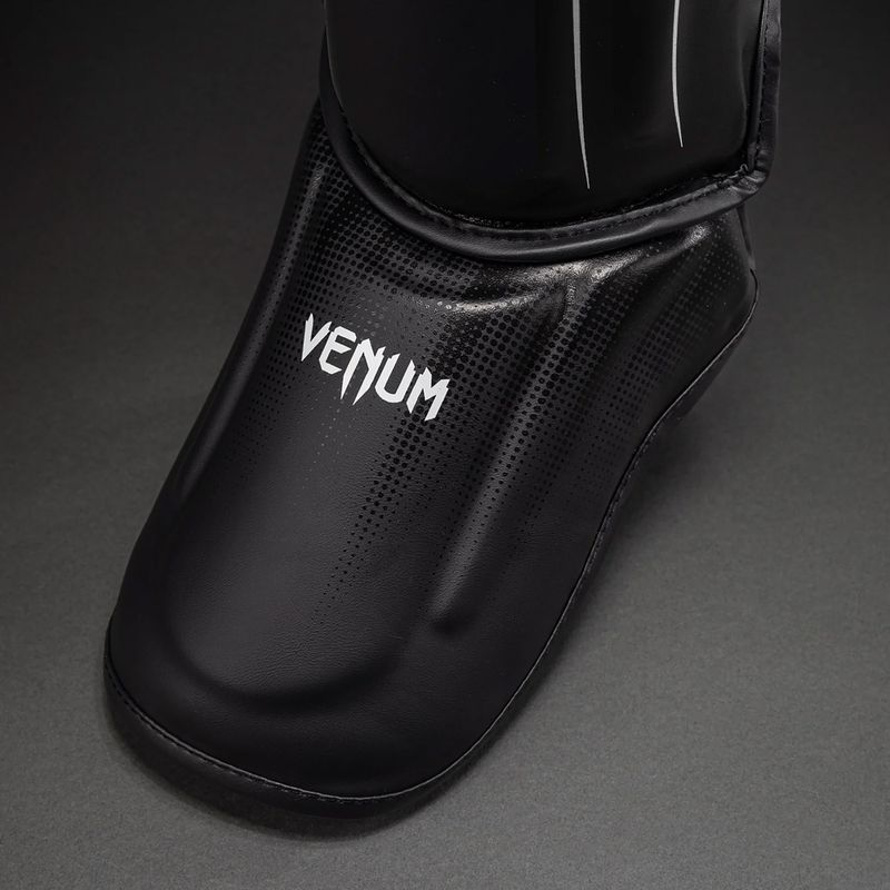 Ochraniacze piszczeli i stóp Venum Stealth Shin black/white 3
