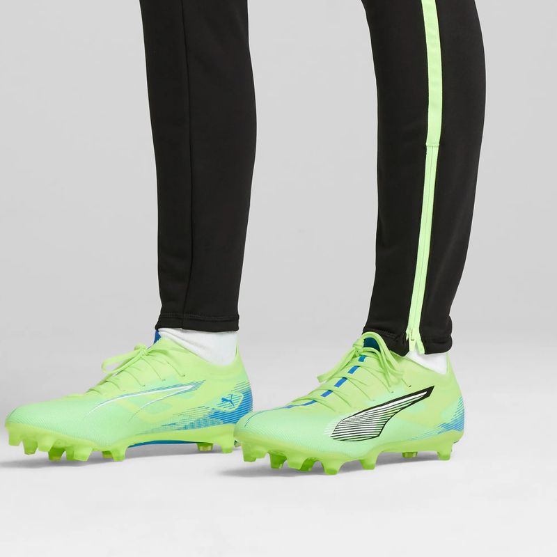 Buty piłkarskie PUMA Ultra 5 Match FG/AG fizzy apple/puma white 12