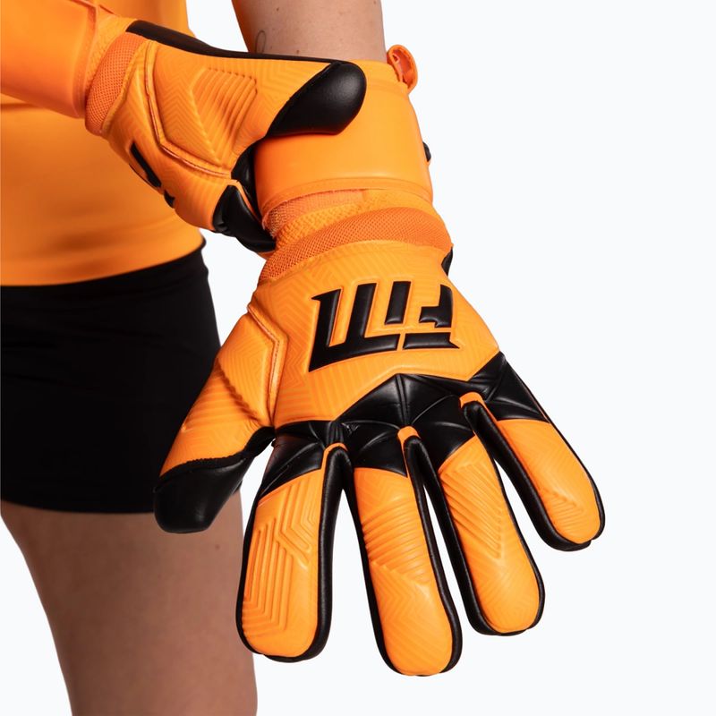 Rękawice bramkarskie Football Masters Varis X orange fluo 4