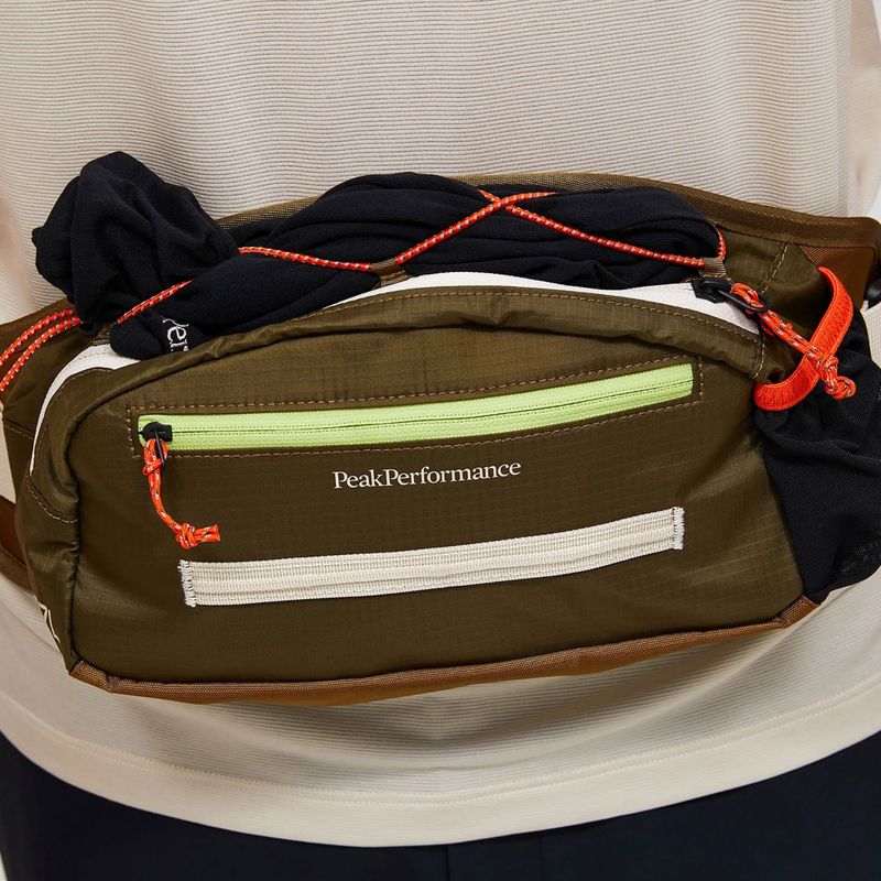 Saszetka nerka Peak Performance Trail Hip meadow moss 6