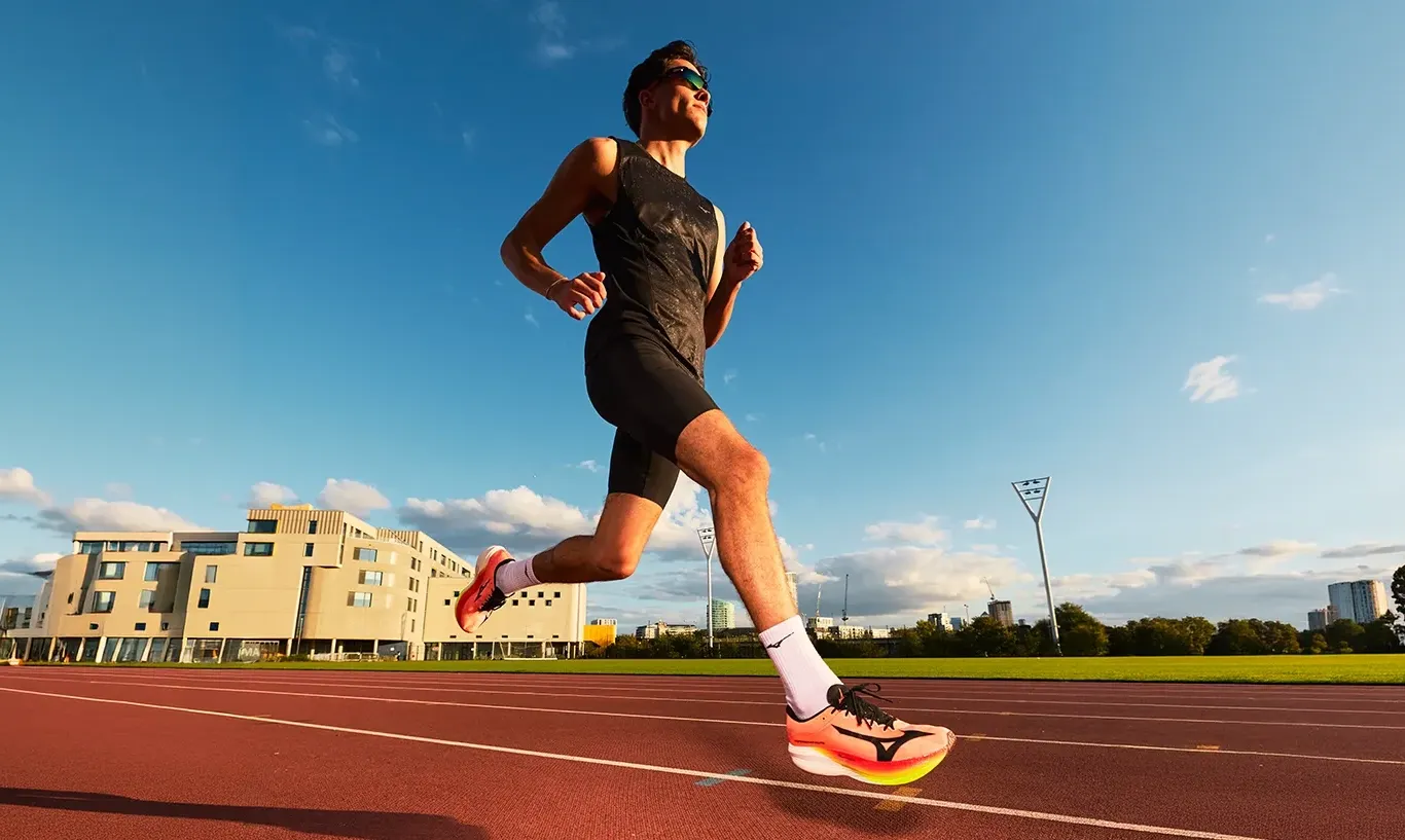 Mizuno Hyperwarp i Neo – poczuj energię każdego kroku